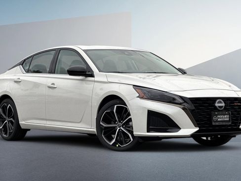 New 2025 Nissan Altima 2.5 SR w/ SR Premium Package image 2