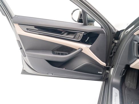 Used 2025 Porsche Panamera 4 image 24
