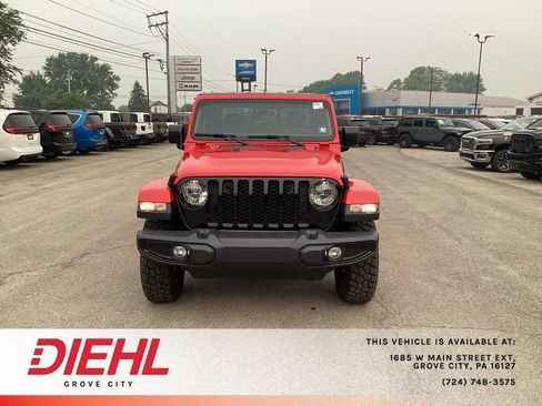 Used 2023 Jeep Gladiator Sport AWD/4WD image 2