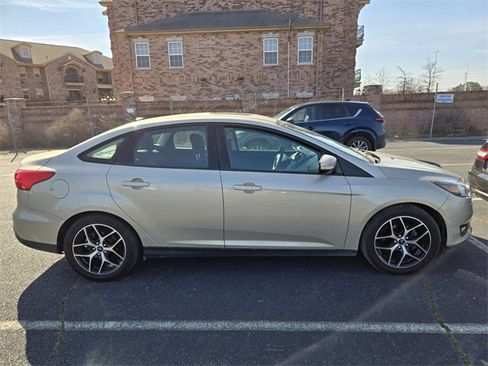 Used 2017 Ford Focus SEL image 10