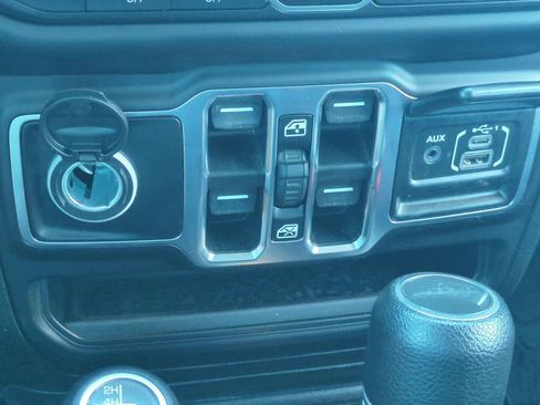 Certified 2021 Jeep Gladiator Sport AWD/4WD image 31