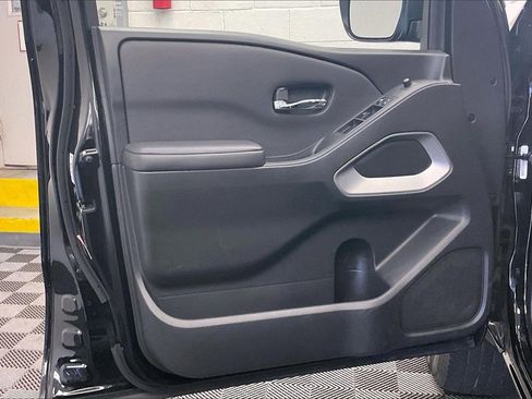 Certified 2024 Nissan Frontier SV image 22