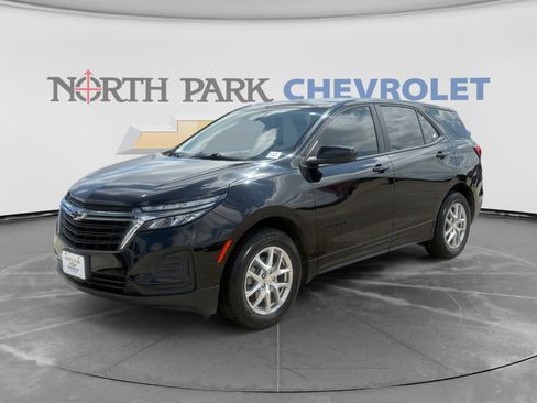 Used 2023 Chevrolet Equinox LS w/ LS Convenience Package FWD image 1