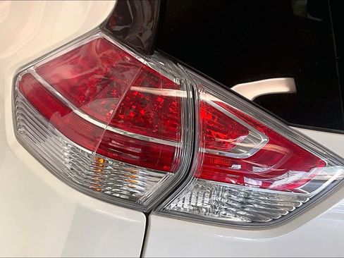 Used 2016 Nissan Rogue SV image 30