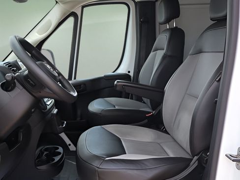 Used 2025 RAM ProMaster 2500 w/ Convenience Group FWD image 14