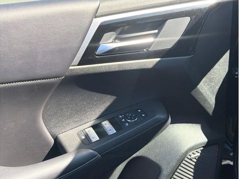 New 2026 Mitsubishi Outlander LE FWD image 11
