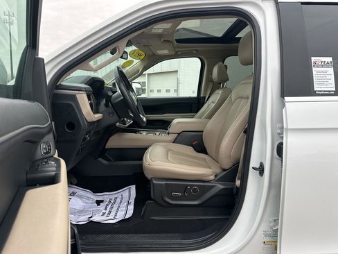Used 2024 Ford Expedition Limited image 9