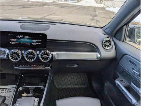 Used 2023 Mercedes-Benz EQB 300 4MATIC image 26