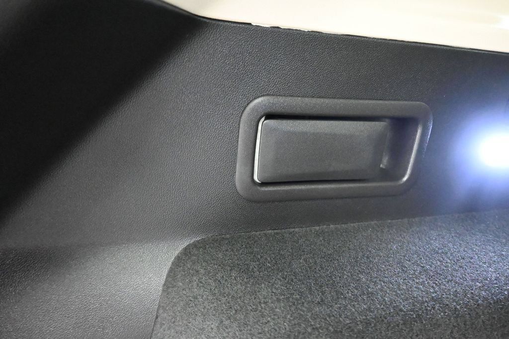 Used 2018 Cadillac XT5 Luxury w/ Driver Awareness Package FWD image 51