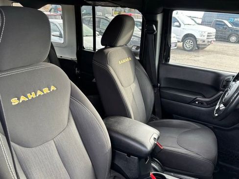 Used 2015 Jeep Wrangler Unlimited Sahara w/ Connectivity Group image 26