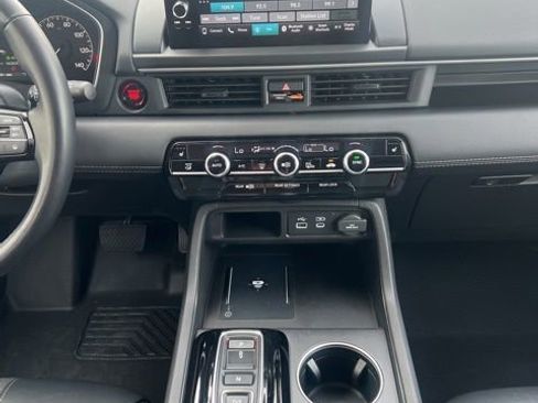 Certified 2024 Honda Pilot Touring image 17