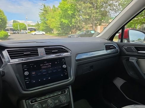 Used 2019 Volkswagen Tiguan SEL Premium AWD/4WD image 25