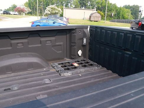 Used 2024 Chevrolet Silverado 2500 High Country w/ Technology Package AWD/4WD image 9