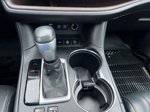 Used 2017 Toyota Highlander XLE image 21