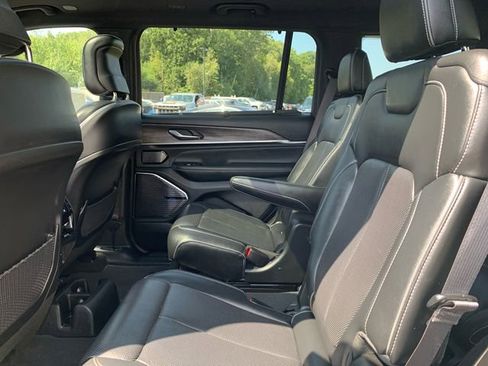 Used 2022 Jeep Grand Cherokee L Overland w/ Luxury Tech Group IV image 18