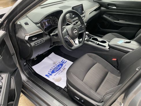 Used 2024 Nissan Altima 2.5 SV image 8