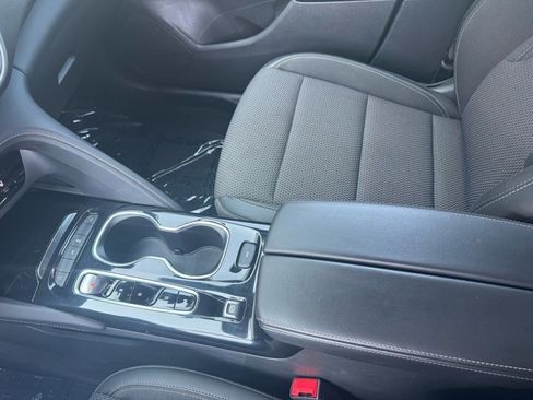 Used 2023 Buick Envision Preferred image 21