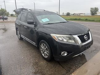 Used 2013 Nissan Pathfinder SL image 1