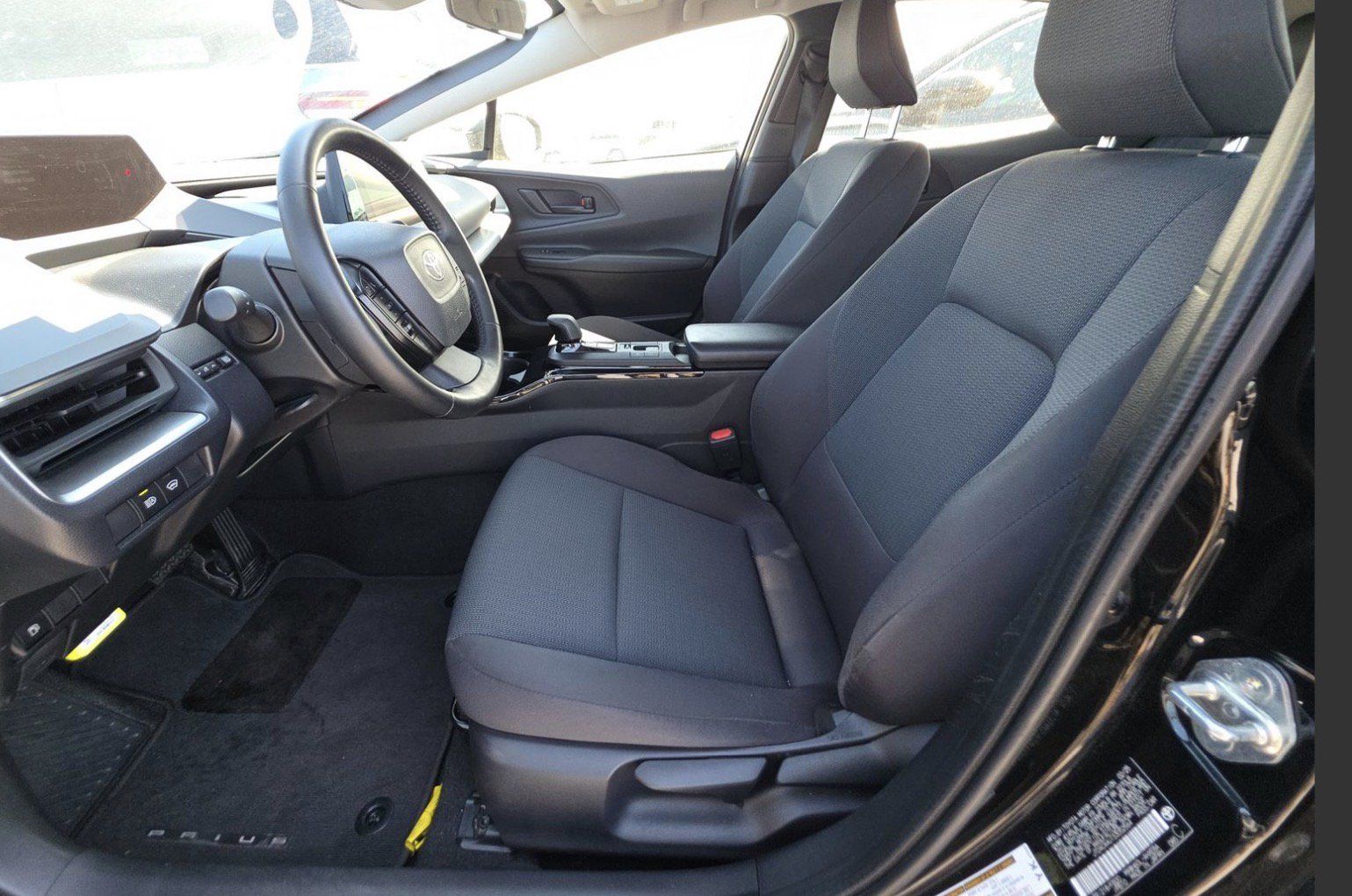 Used 2025 Toyota Prius LE FWD image 10