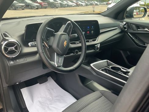 Used 2025 Chevrolet Equinox LT FWD image 10