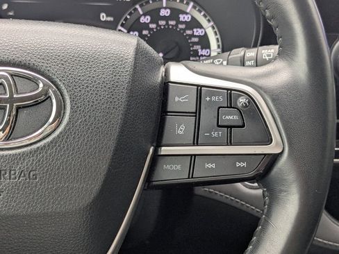 Used 2023 Toyota Highlander LE image 27