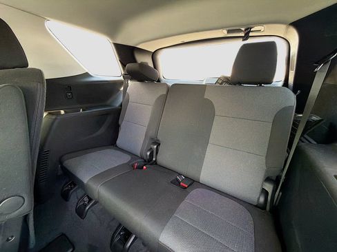 Used 2020 Chevrolet Traverse LT FWD image 14