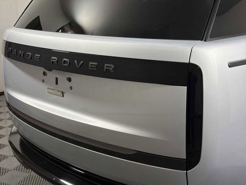 Used 2025 Land Rover Range Rover Long Wheelbase SE image 27