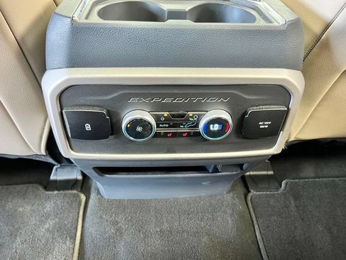 Used 2024 Ford Expedition Limited RWD image 22