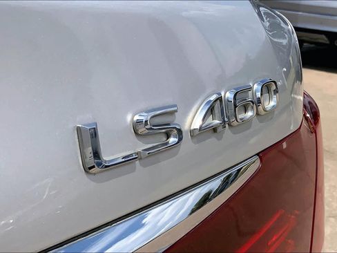 Used 2015 Lexus LS 460 w/ Comfort Package RWD image 10