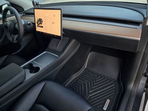 Used 2023 Tesla Model Y Long Range image 2