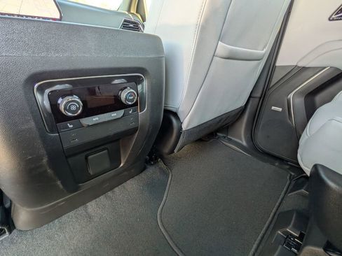 New 2025 Chevrolet Suburban Premier image 28