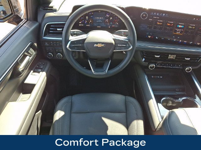 Used 2025 Chevrolet Suburban LT w/ Comfort Package AWD/4WD image 3