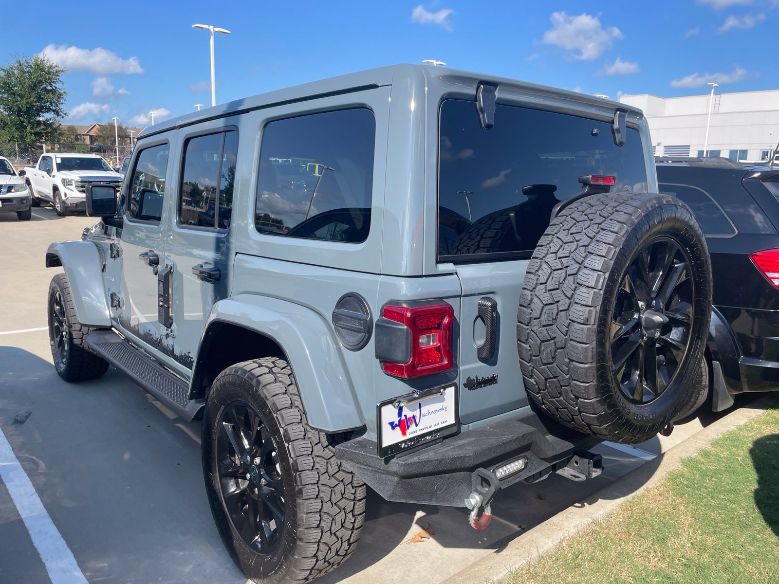 Used 2024 Jeep Wrangler Unlimited Sahara AWD/4WD image 6