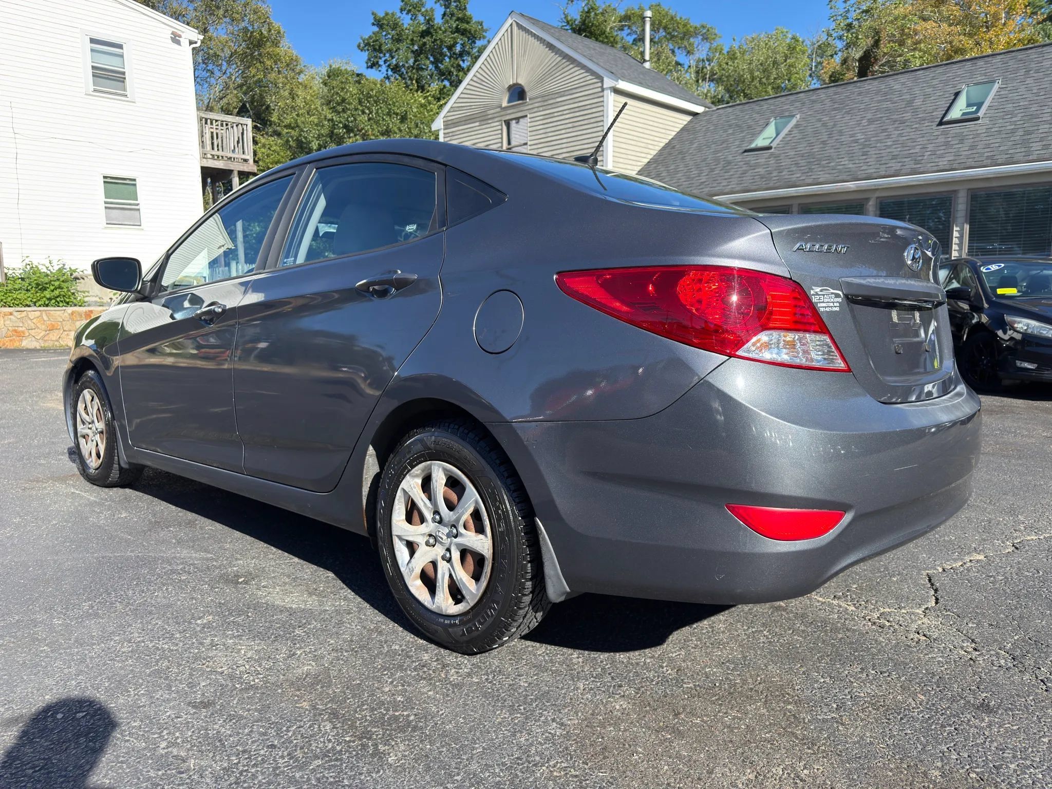 Used 2012 Hyundai Accent GLS FWD image 5