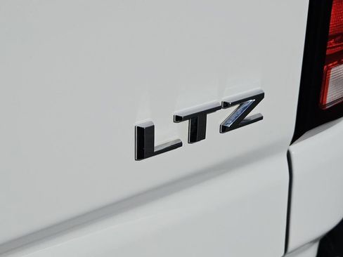 Used 2024 Chevrolet Silverado 2500 LTZ w/ LTZ Premium Package image 8