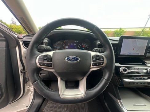 Used 2023 Ford Explorer Limited w/ Equipment Group 301A AWD/4WD image 28
