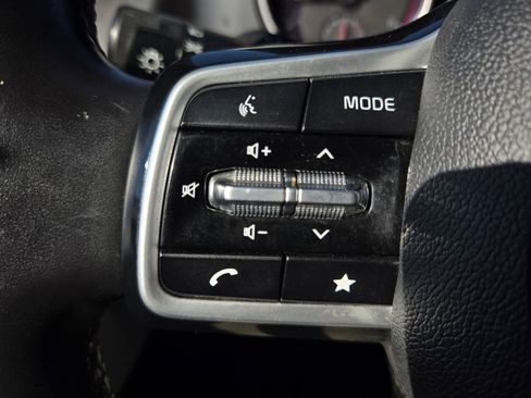 Certified 2023 Kia Carnival LX image 24