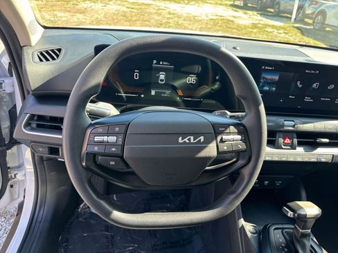 Used 2025 Kia K4 LXS image 28