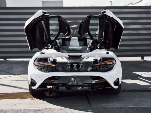 Used 2024 McLaren 750S image 32