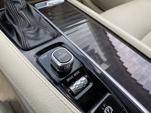 Used 2016 Volvo XC90 T6 Momentum w/ Momentum Plus Package image 28