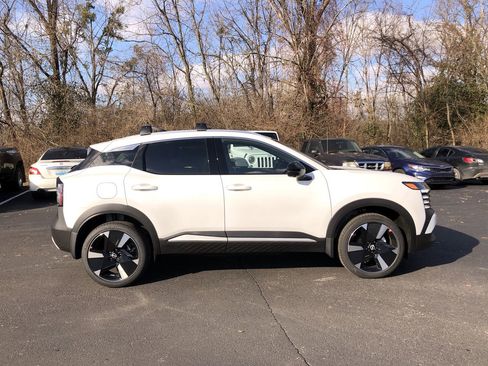 New 2026 Nissan Kicks SR w/ Cold Weather Package image 14