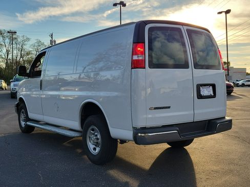 Used 2023 Chevrolet Express 2500 w/ Driver Convenience Package image 3