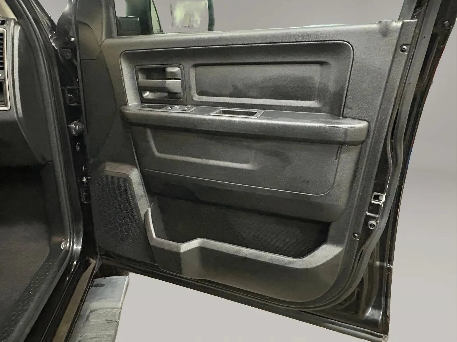 Used 2018 RAM 1500 Express w/ Black Ram 1500 Express Group AWD/4WD image 26