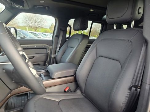 Used 2024 Land Rover Defender 110 SE image 20