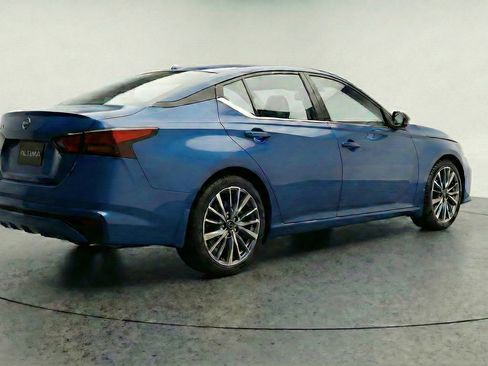 Used 2025 Nissan Altima 2.5 SV image 9