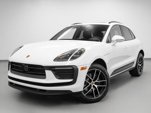 Used 2025 Porsche Macan image 1