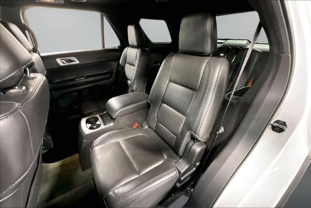 Used 2014 Ford Explorer XLT w/ Equipment Group 202A AWD/4WD image 22