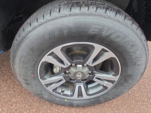 Certified 2019 Toyota Tacoma TRD Sport AWD/4WD image 9