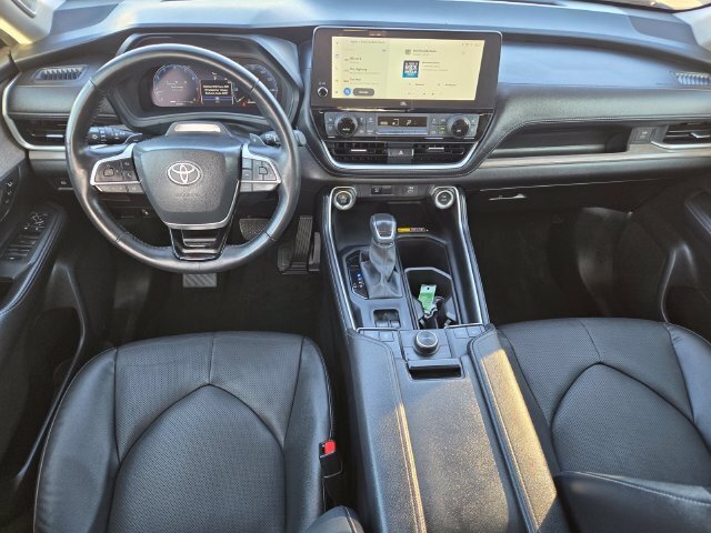 Used 2025 Toyota Grand Highlander AWD image 11