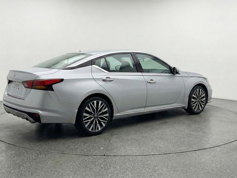 Used 2025 Nissan Altima 2.5 SV FWD image 9